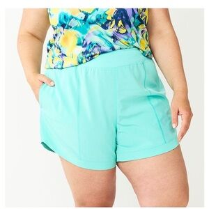 NWT Plus Size Tek Gear Multi-Purpose Shorts (2X)